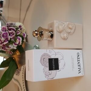 Valentino LAT SATINE POUR LE CORPS SATIN BODY LOTION.